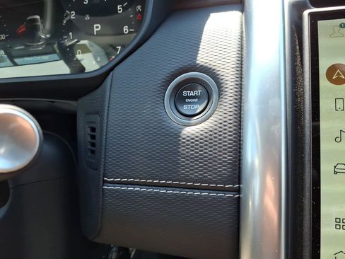 Used 2024 Land Rover Discovery Dynamic SE AWD/4WD image 22