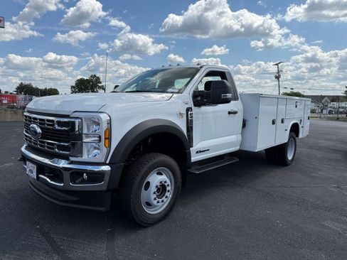New 2025 Ford F450 XL w/ XL Chrome Package image 4
