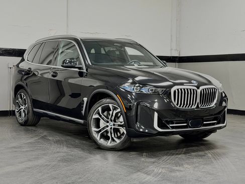 Used 2026 BMW X5 xDrive50e AWD/4WD image 2