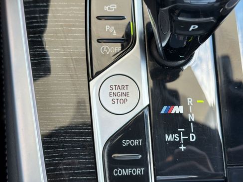 Used 2021 BMW X7 M50i w/ Dynamic Handling Package AWD/4WD image 28