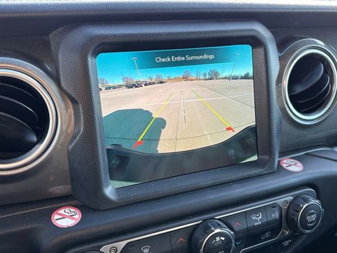 Used 2023 Jeep Gladiator Overland image 22