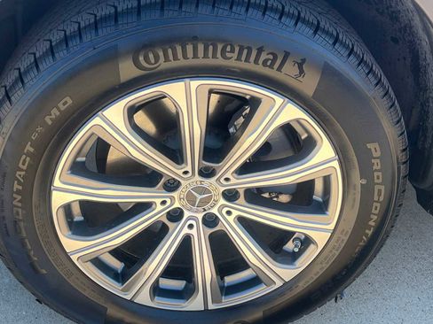 Used 2025 Mercedes-Benz GLC 300 4MATIC image 9