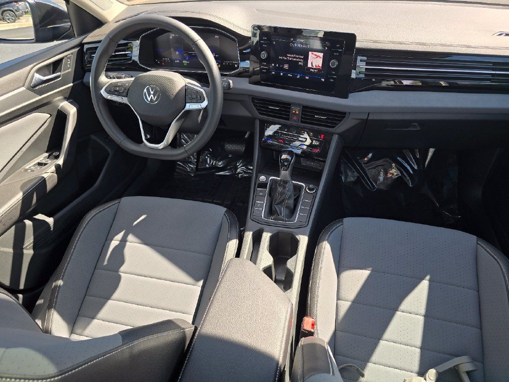 Used 2026 Volkswagen Jetta SE FWD image 28