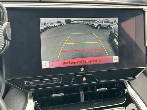 Certified 2023 Toyota Venza XLE AWD/4WD image 24