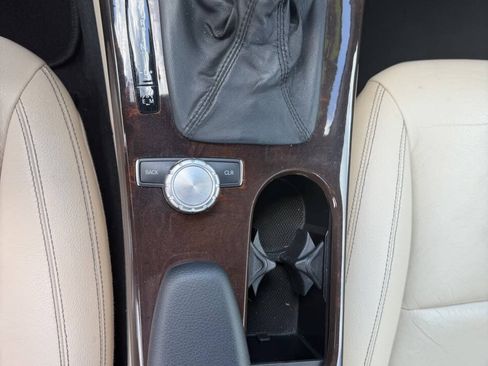 Used 2013 Mercedes-Benz SLK 350 image 32