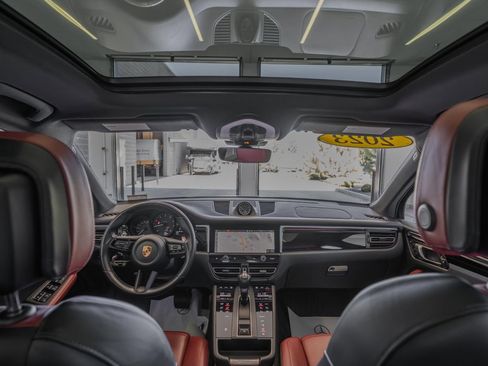 Used 2023 Porsche Macan AWD/4WD image 26