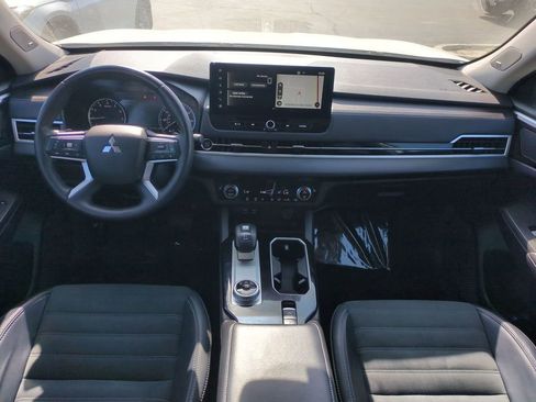 Used 2025 Mitsubishi Outlander SE AWD/4WD image 25