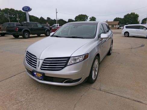 Used 2019 Lincoln MKT AWD image 7