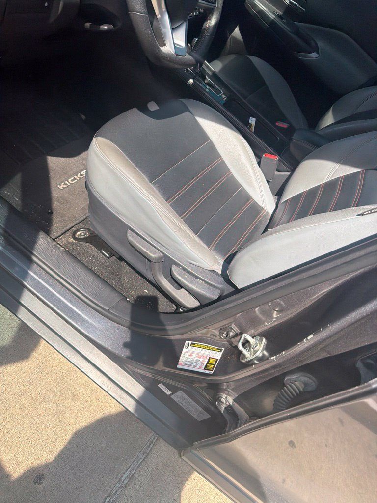 Used 2021 Nissan Kicks SR w/ SR Premium Package FWD image 2