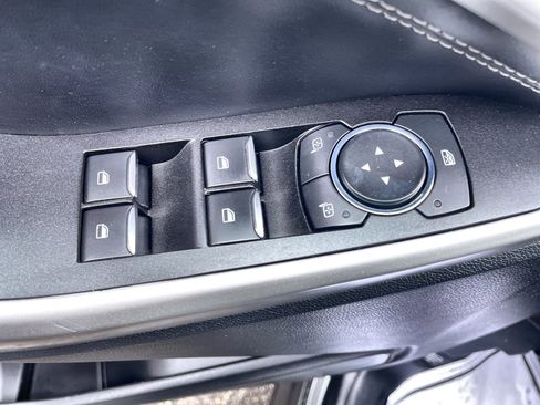 Used 2021 Ford Explorer XLT w/ Equipment Group 202A image 18