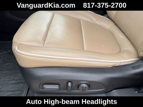 Used 2023 Chevrolet Traverse Premier FWD image 16