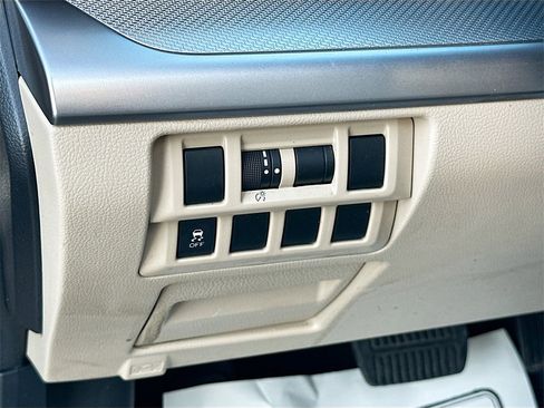 Used 2018 Subaru Outback 2.5i Premium image 10