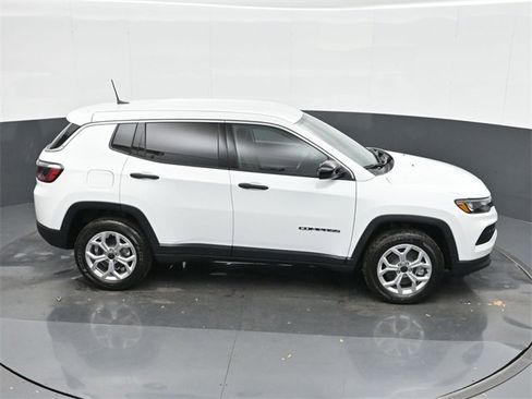 Used 2025 Jeep Compass Sport image 30