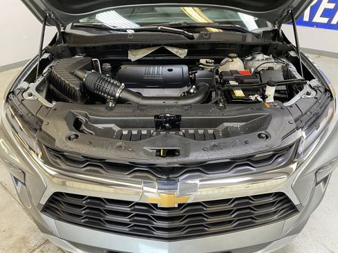 Used 2025 Chevrolet Blazer LT FWD image 9
