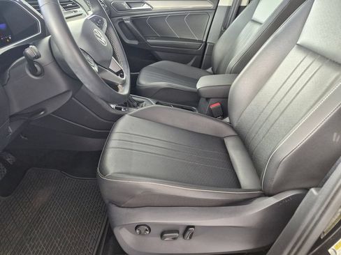 Used 2023 Volkswagen Tiguan SE FWD image 13