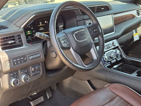 Used 2023 GMC Yukon Denali Ultimate AWD/4WD image 11