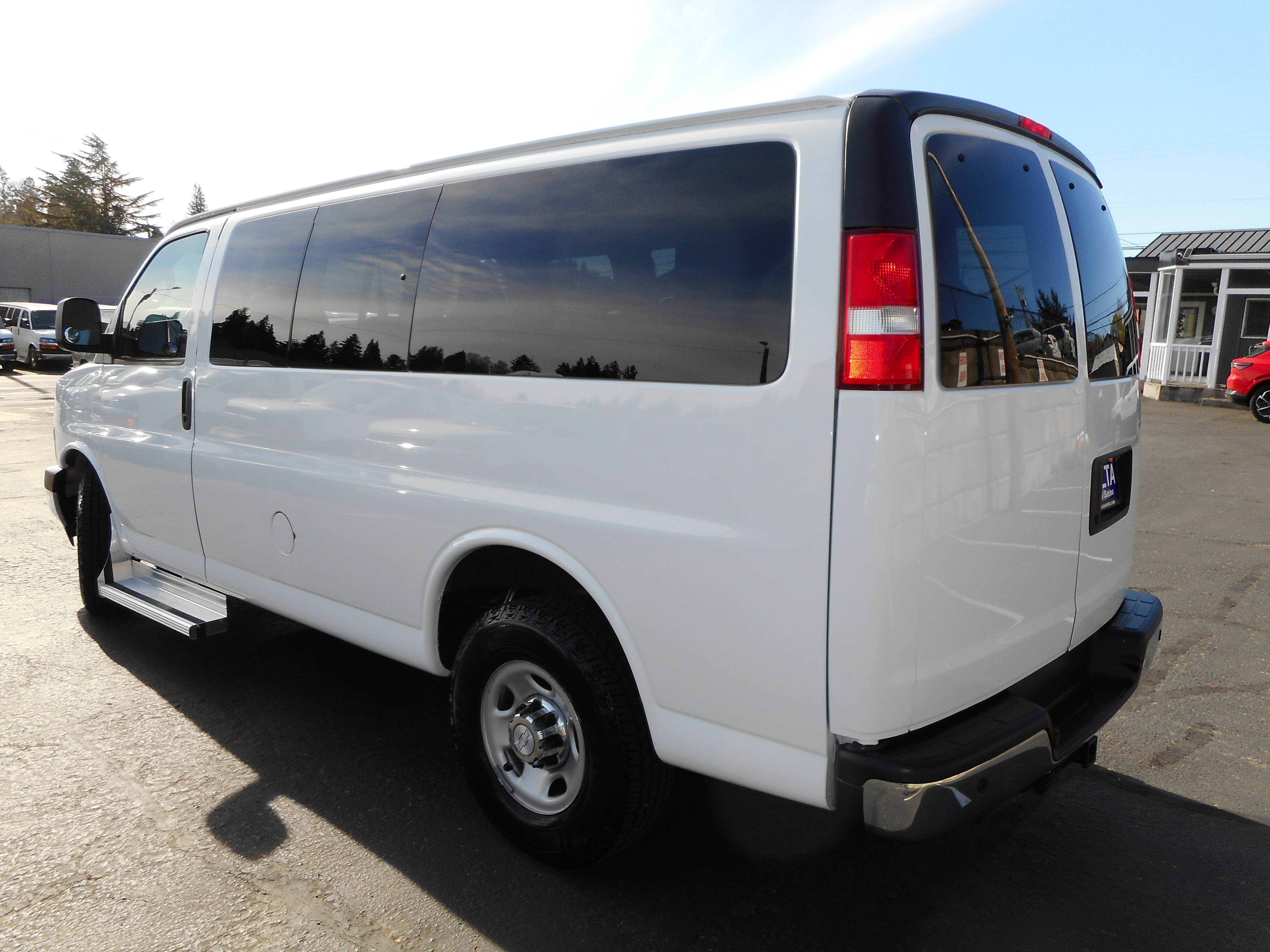 Used 2017 Chevrolet Express 3500 LT w/ LT Preferred Equipment Group RWD image 11