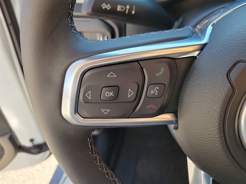 Used 2025 Jeep Wrangler Sahara w/ Safety Group image 17