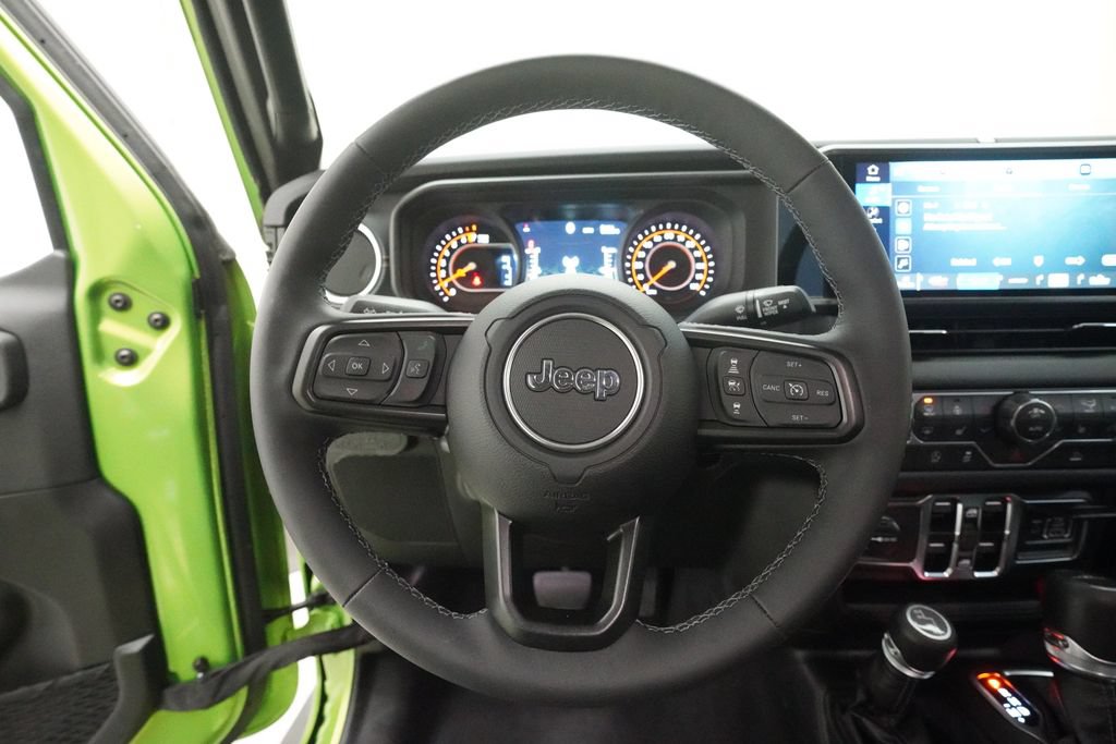 Used 2025 Jeep Gladiator Sport AWD/4WD image 4