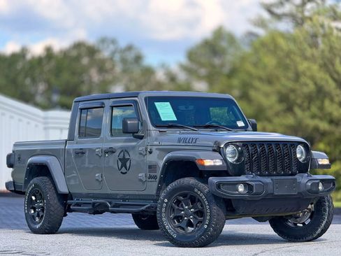 Used 2021 Jeep Gladiator Sport AWD/4WD image 5