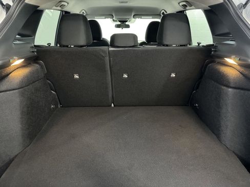 Used 2025 Nissan Kicks SV image 26