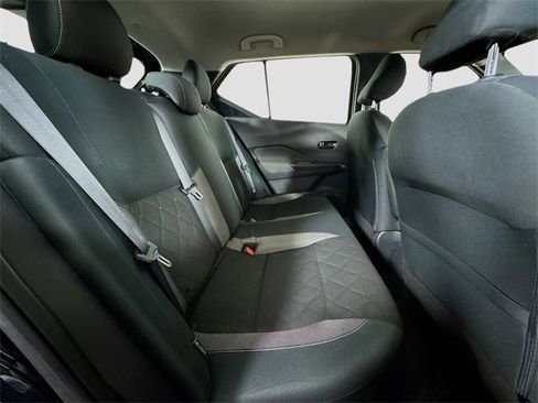 Used 2020 Nissan Kicks S image 28
