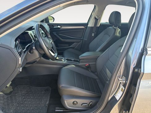 Certified 2023 Volkswagen Jetta SE w/ Panoramic Sunroof Package FWD image 20