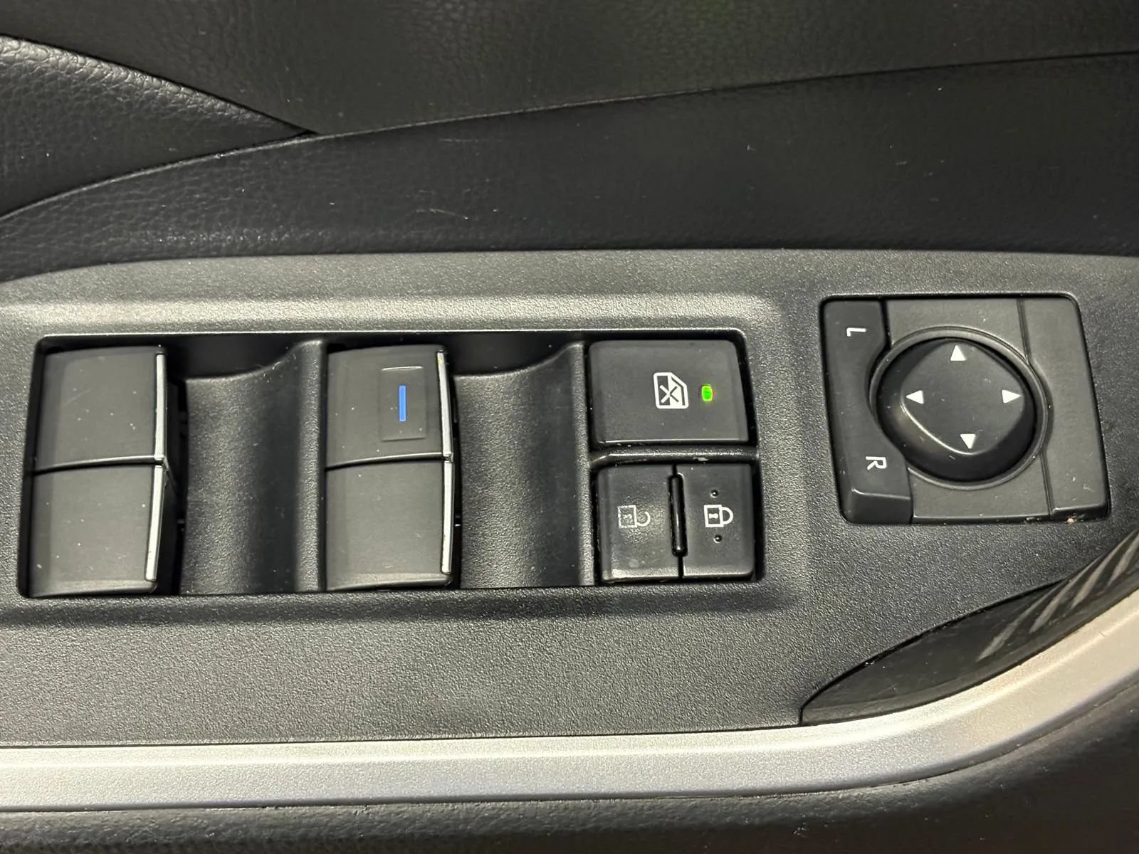 Used 2019 Toyota RAV4 XLE Premium w/ Cold Weather Package AWD/4WD image 25