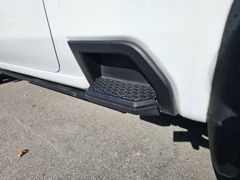 Used 2023 GMC Sierra 2500 SLE w/ SLE Convenience Package image 11