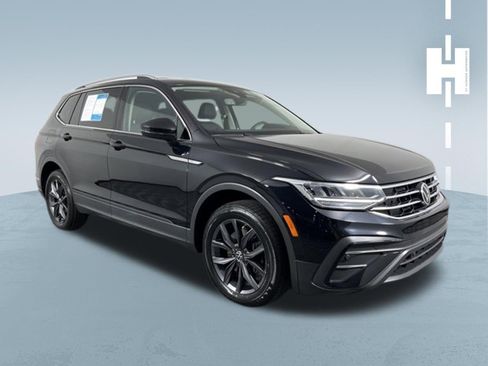 Used 2023 Volkswagen Tiguan SE image 1