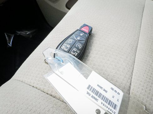 Used 2013 Dodge Grand Caravan Crew w/ Driver Convenience Group FWD image 36
