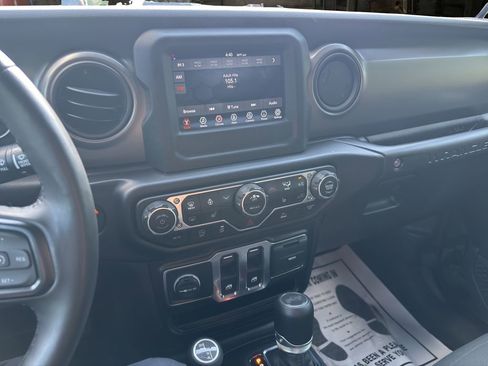 Used 2022 Jeep Wrangler Sport AWD/4WD image 23