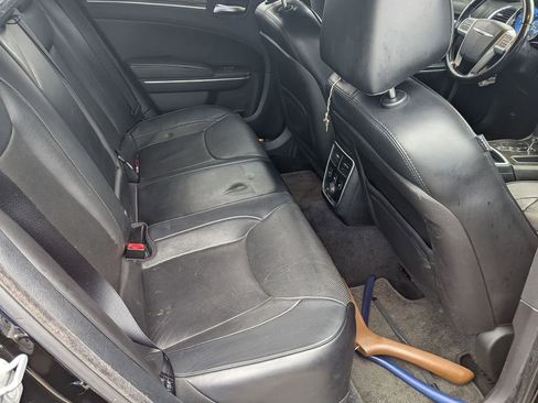 Used 2013 Chrysler 300 C image 10