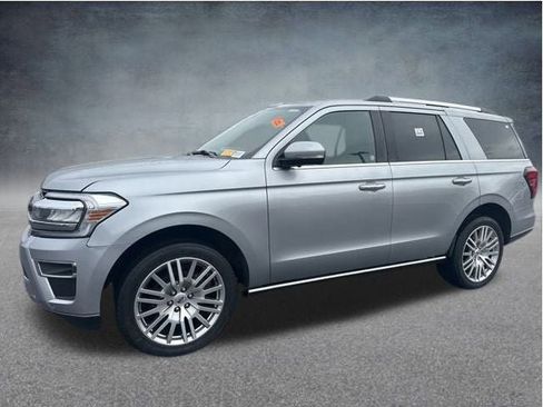 Used 2024 Ford Expedition Limited image 13