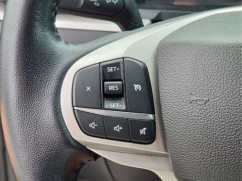 Used 2023 Ford Explorer XLT AWD/4WD image 17
