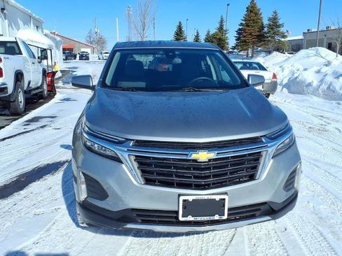Used 2023 Chevrolet Equinox LT image 2