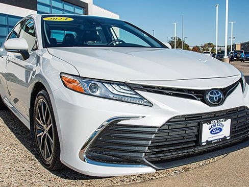 Used 2024 Toyota Camry XLE image 7