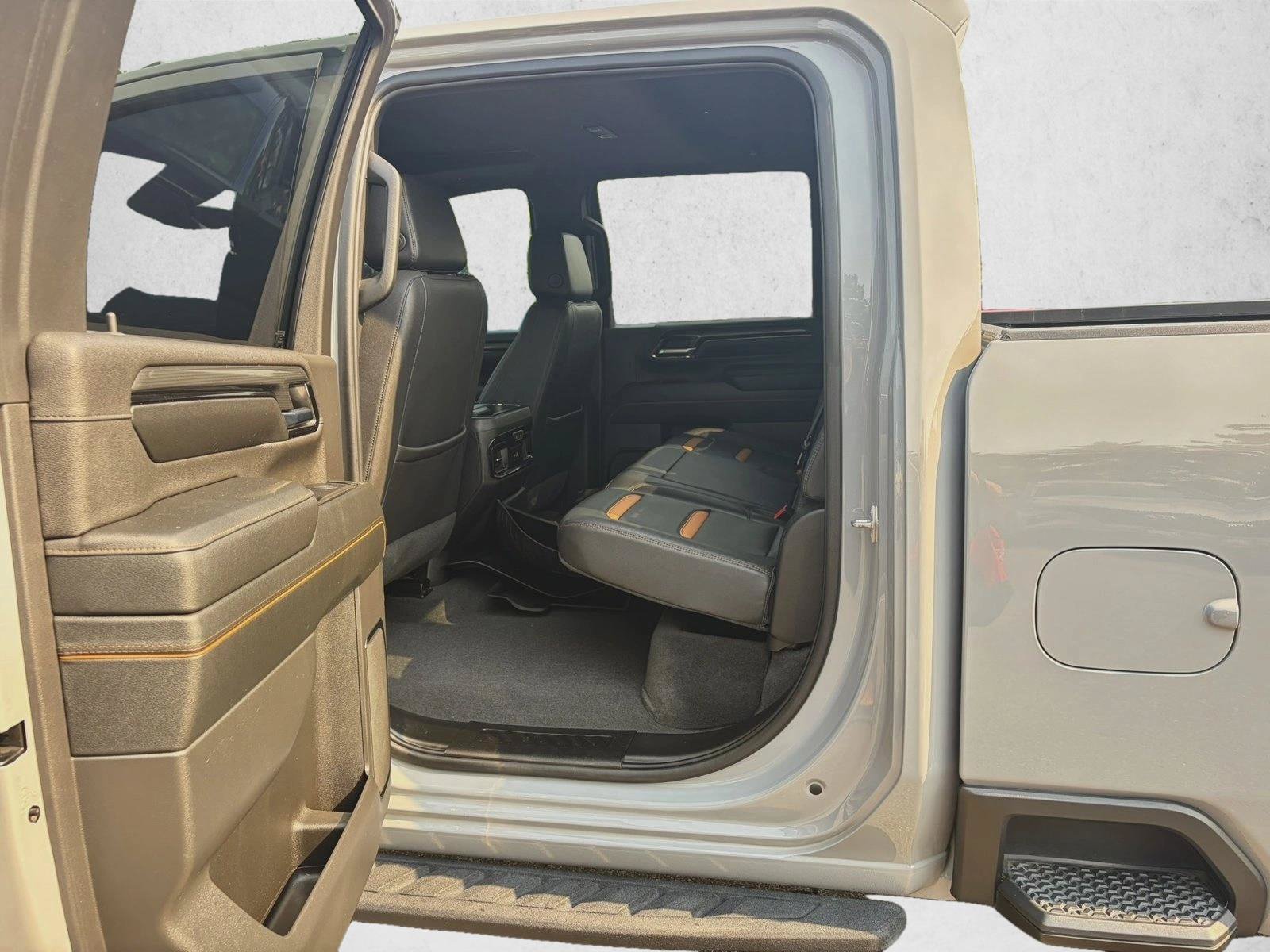 Used 2024 GMC Sierra 2500 AT4 w/ AT4 Premium Plus Package AWD/4WD image 13