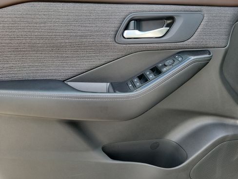 Certified 2023 Nissan Rogue SV FWD image 15