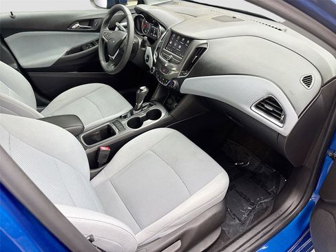 Used 2019 Chevrolet Cruze LT w/ Convenience Package FWD image 27