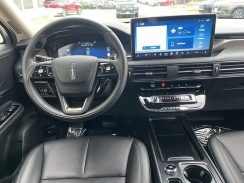 Used 2025 Lincoln Corsair Reserve w/ Towing Package image 18