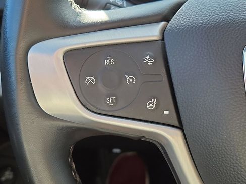 Used 2024 GMC Terrain SLT image 29