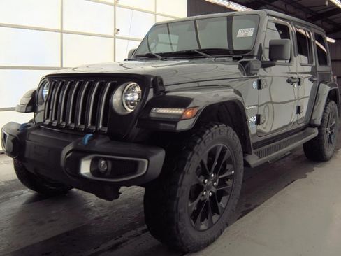 Used 2022 Jeep Wrangler Unlimited Sahara w/ Cold Weather Group image 3