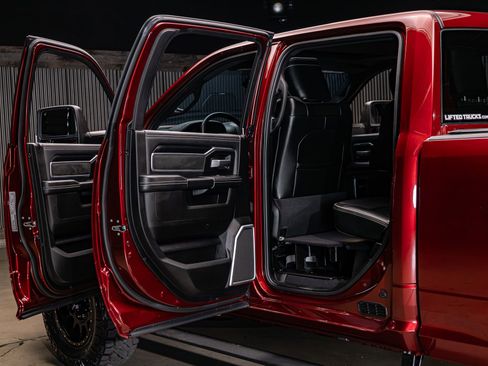 Used 2024 RAM 2500 Laramie w/ Night Edition image 28