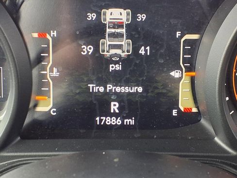 Used 2024 Jeep Wrangler Sport S image 34