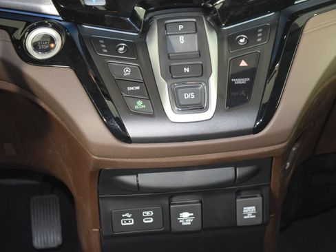 New 2026 Honda Odyssey Touring image 13