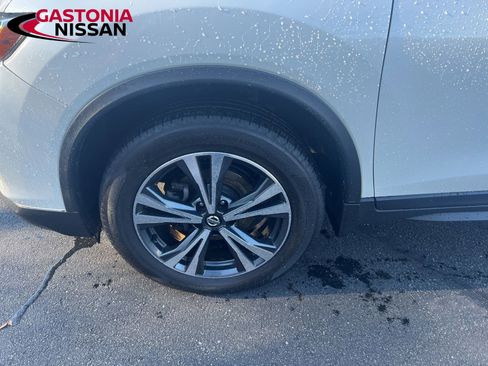 Used 2020 Nissan Rogue SV w/ Sun & Sound Touring Package image 9