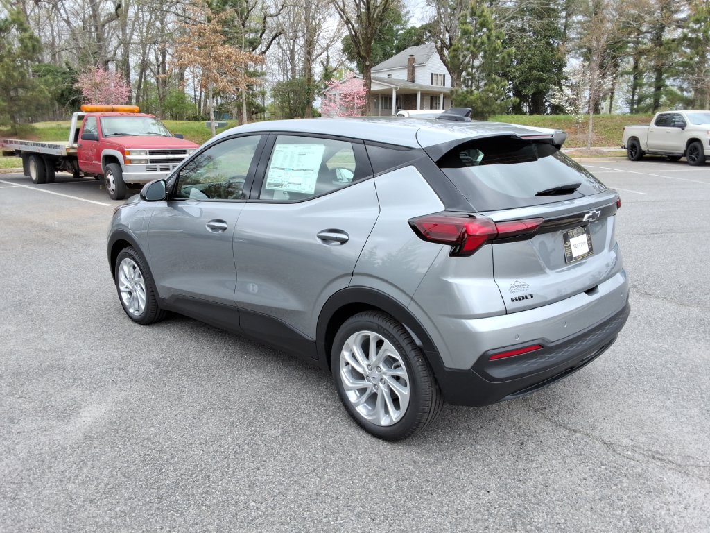 New 2027 Chevrolet Bolt LT w/ Comfort Package FWD image 7