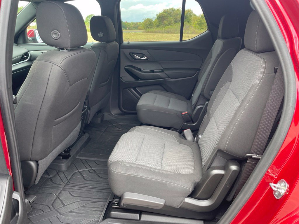 Used 2023 Chevrolet Traverse LT FWD image 34
