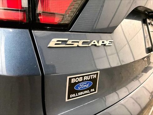 Used 2018 Ford Escape SE w/ SE Sync 3 Package AWD/4WD image 13